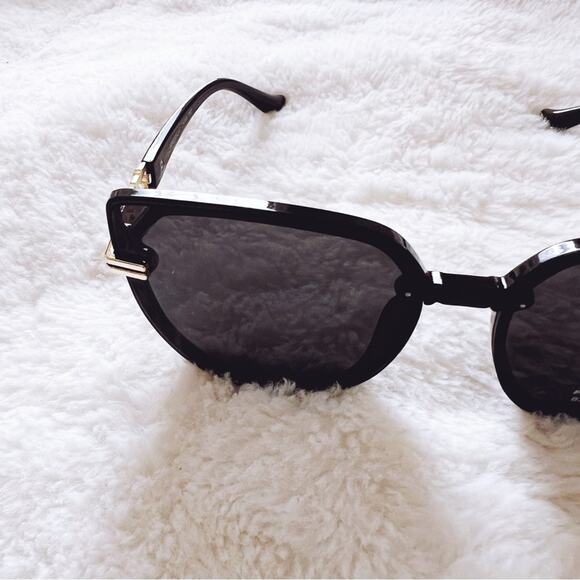 Liana Black Sleek Sunglasses - Picture 7 of 10